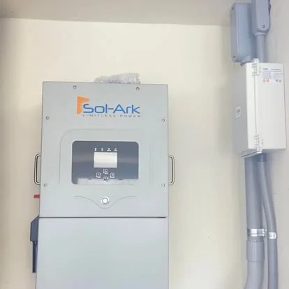 Inversor Sol-Ark instalado en la pared por JRO Group